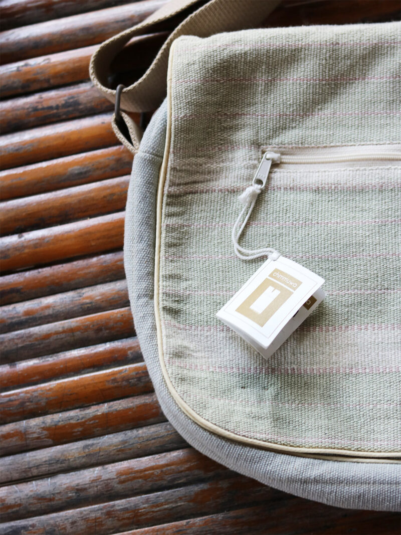 Chimmuwa skuldertaske med flap - Light Green - Håndvævet bomuld - Borderline Collective - Mitzie Mee Shop