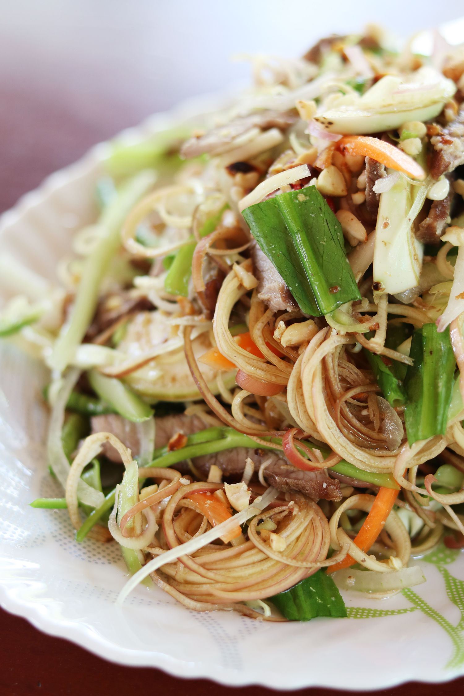 Opskrift: Cambodiansk Oksekødsalat med Bananblomst