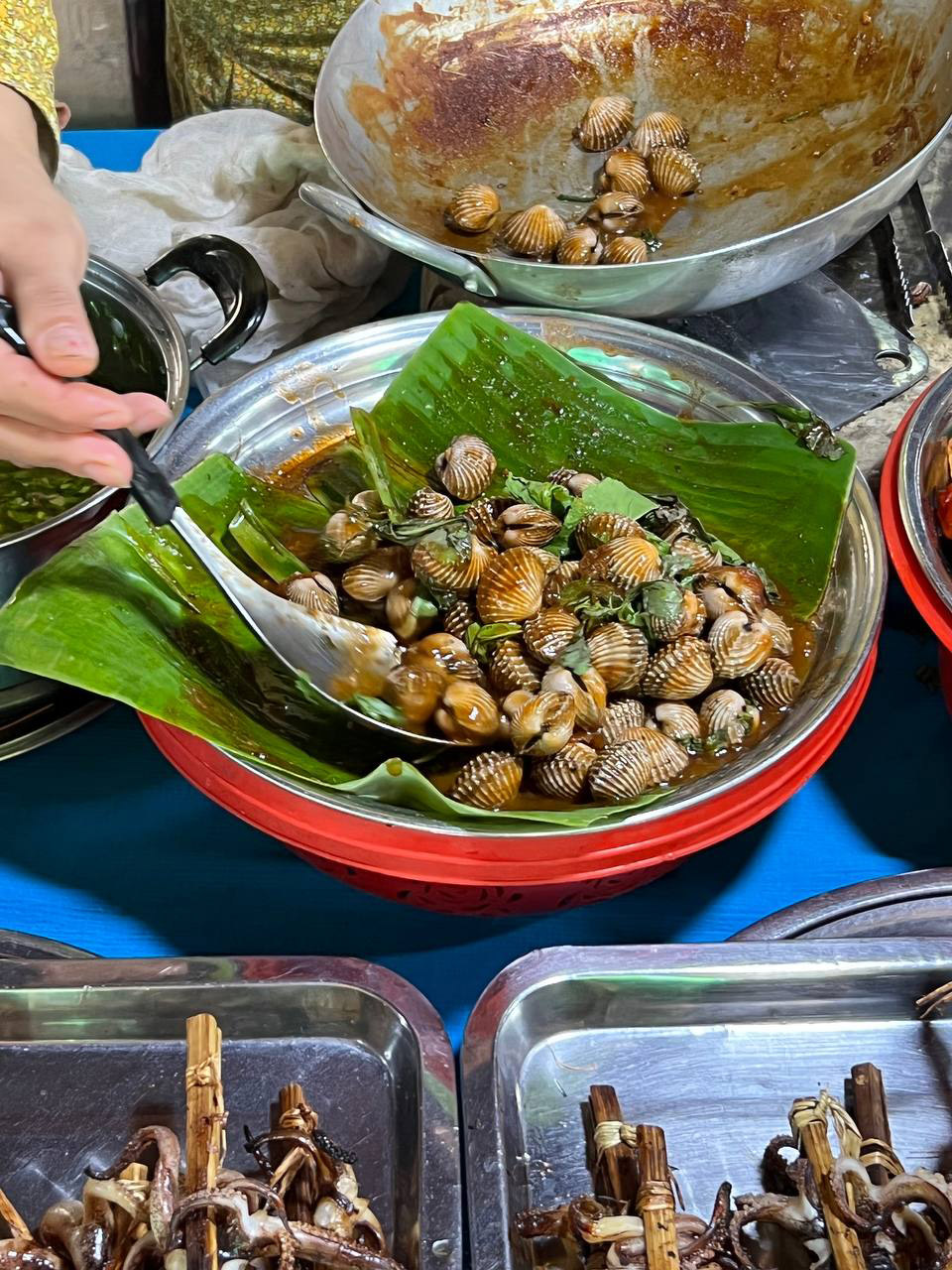 Street Food i Phnom Penh: Lynstegte hjertemuslinger