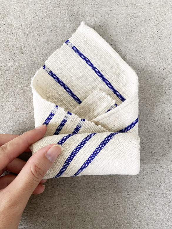 Sådan folder du et minihåndklæde (oshibori)