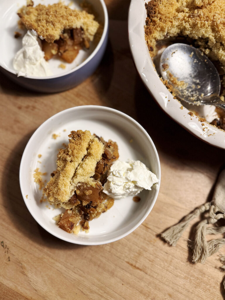 Opskrift: Apple Crumble med Marcipan og Granola