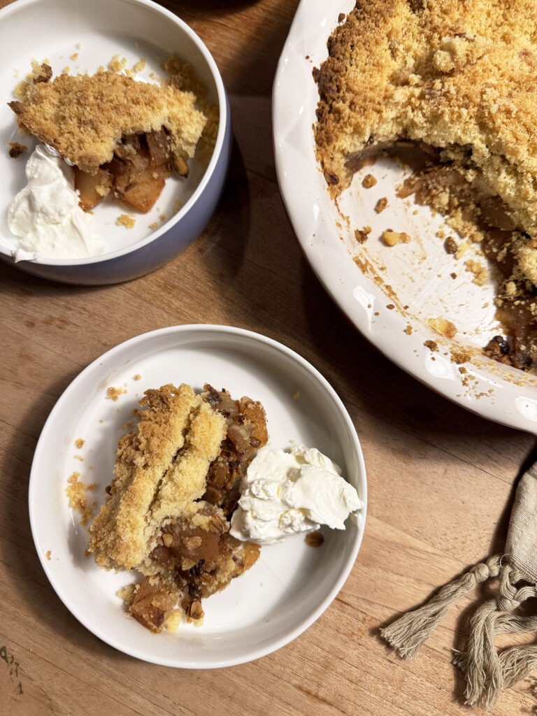 Opskrift: Apple Crumble med Marcipan og Granola