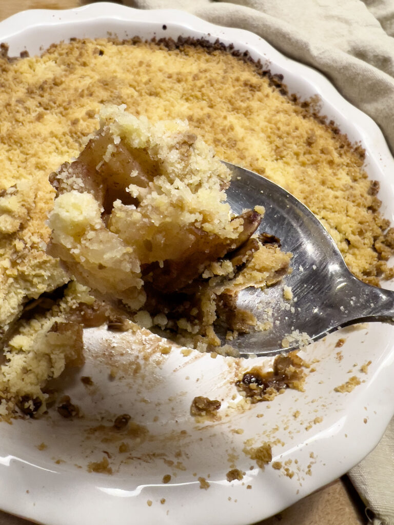 Opskrift: Apple Crumble med Marcipan og Granola