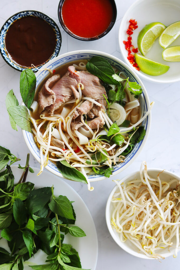 Opskrift: Pho på 20 minutter - Vietnamesisk nudelsuppe