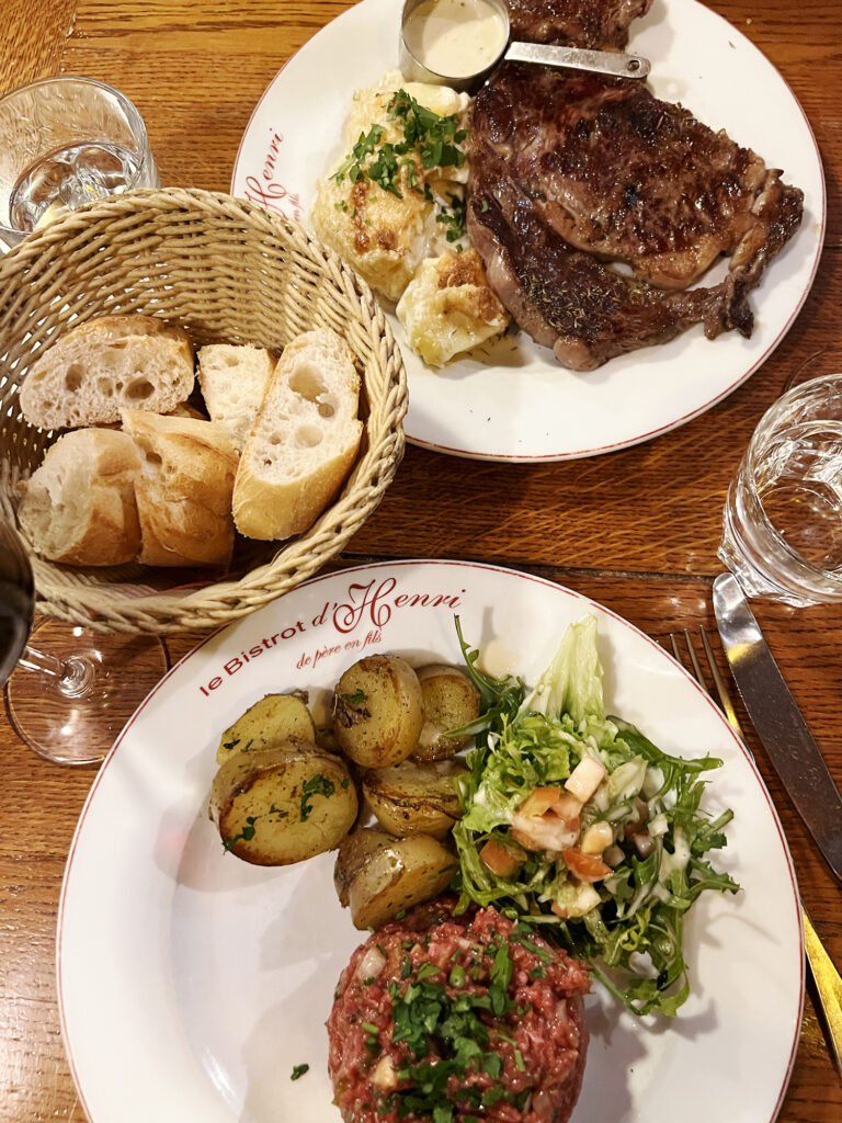 Paris: Bistrot d'Henri - Klassisk bistrostemning og chokolademousse