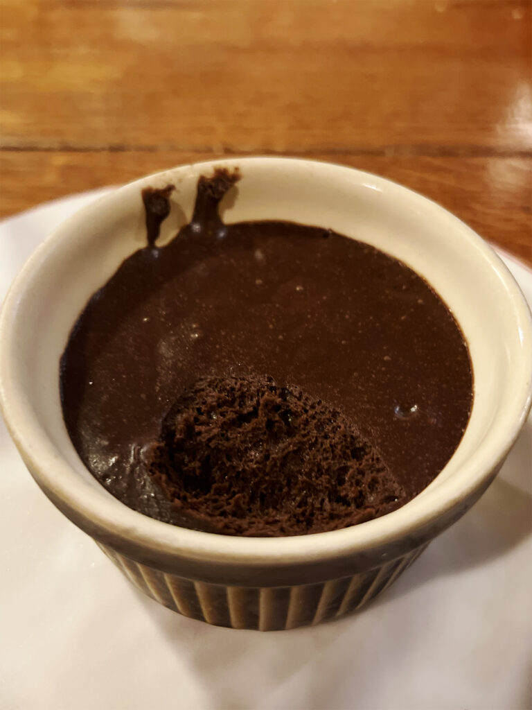 Paris: Bistrot d'Henri - Klassisk bistrostemning og chokolademousse