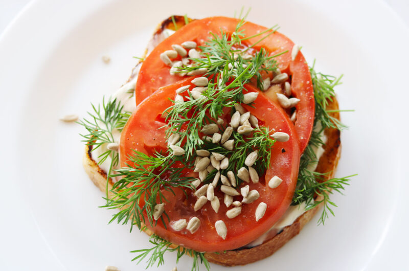 Opskrift: Tomatmad med dild og mayonnaise