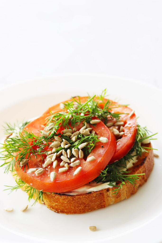 Opskrift: Tomatmad med dild og citron