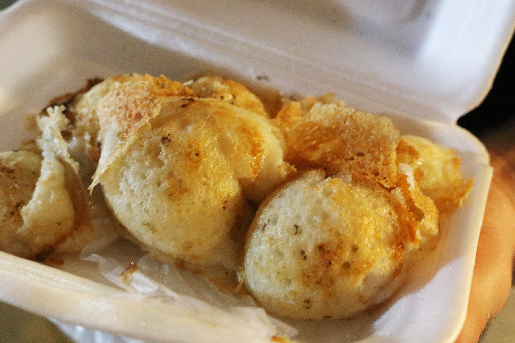 Street food i Thailand: Khanom Krok - Små kokospandekager