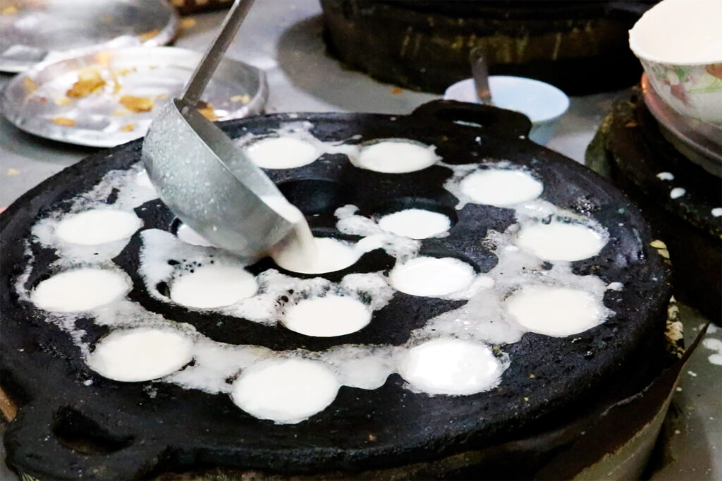 Street food i Thailand: Khanom Krok - Små kokospandekager