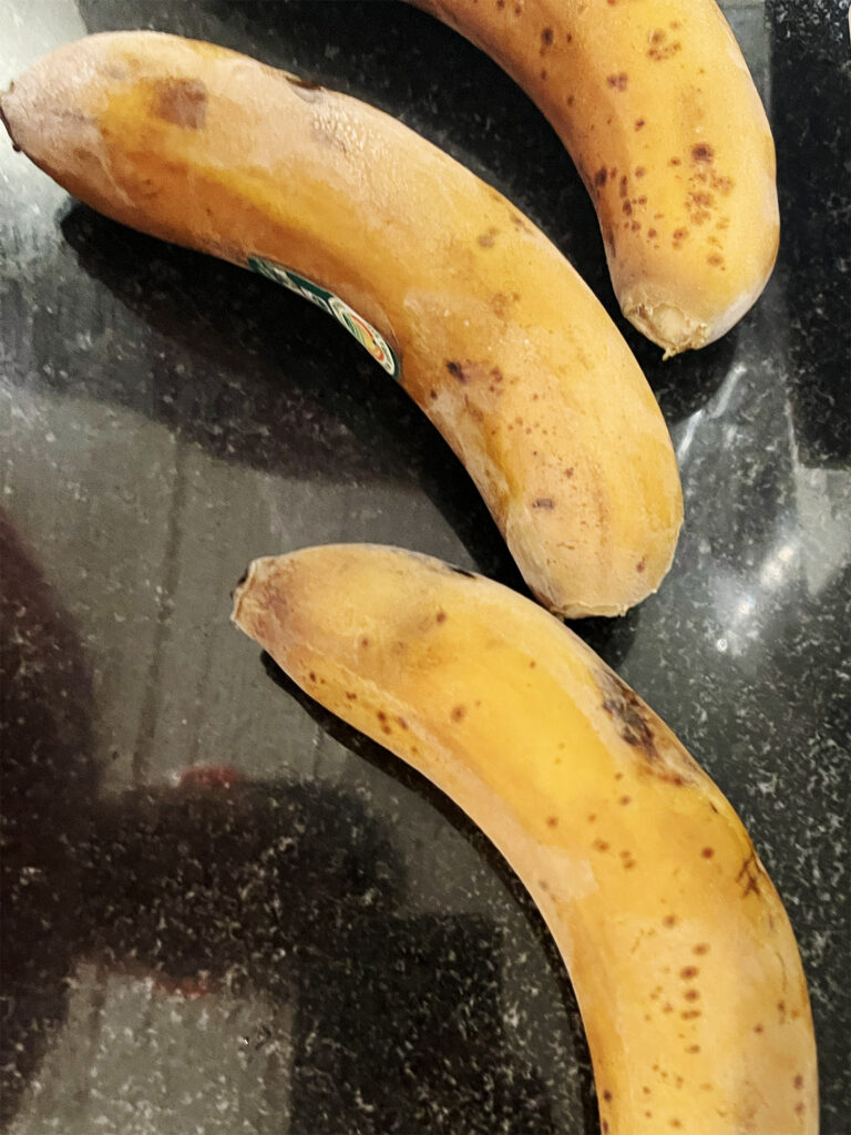 Opskrift: Bananis med peanutbutter, chokolade og vanilje