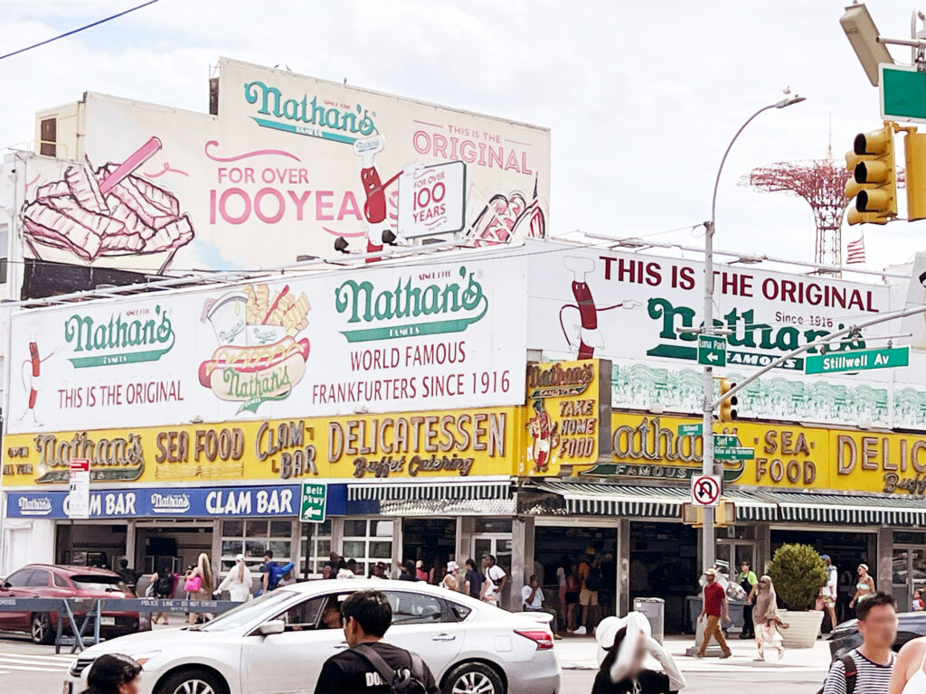 New York: Nathan's - Den oprindelige restaurant på Coney Island