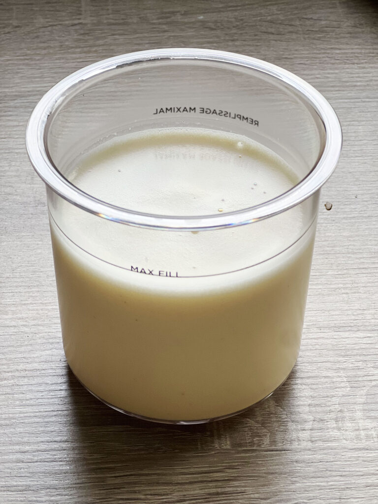 Opskrift: Frozen Custard med bagte ferskner