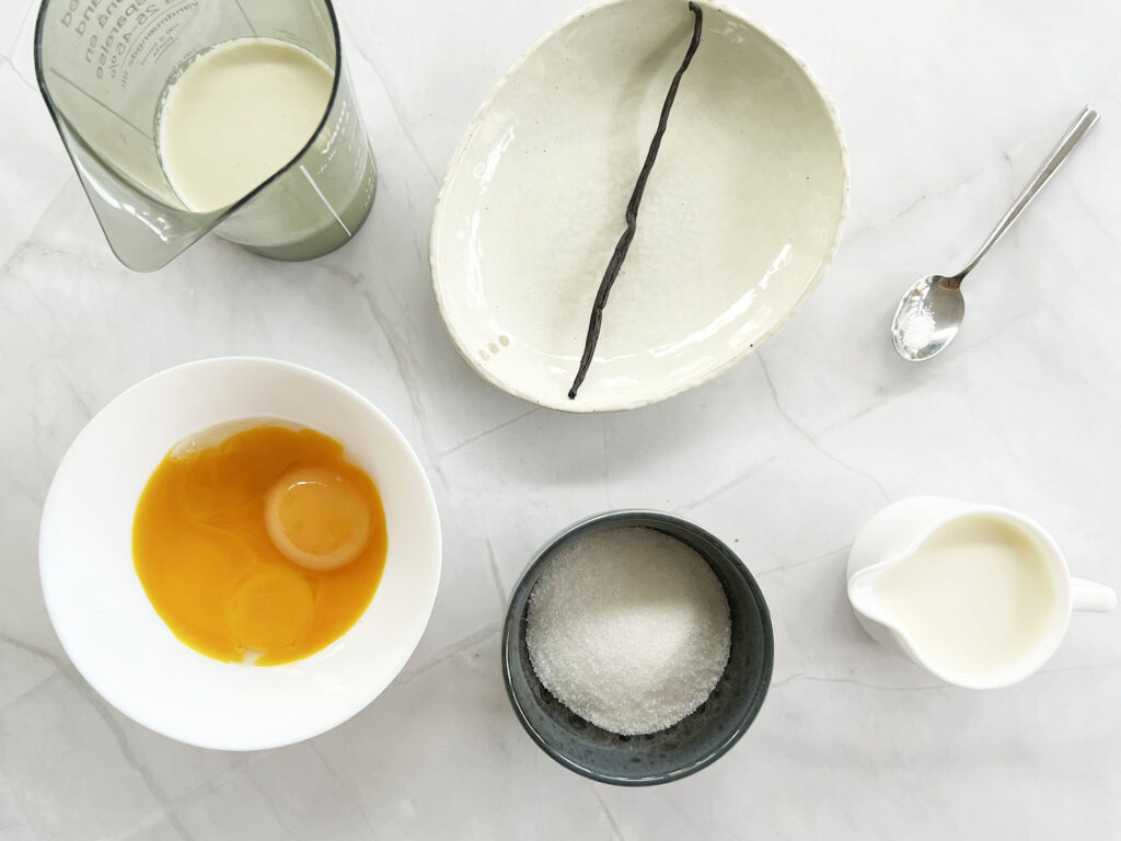 Opskrift: Frozen Custard med bagte ferskner