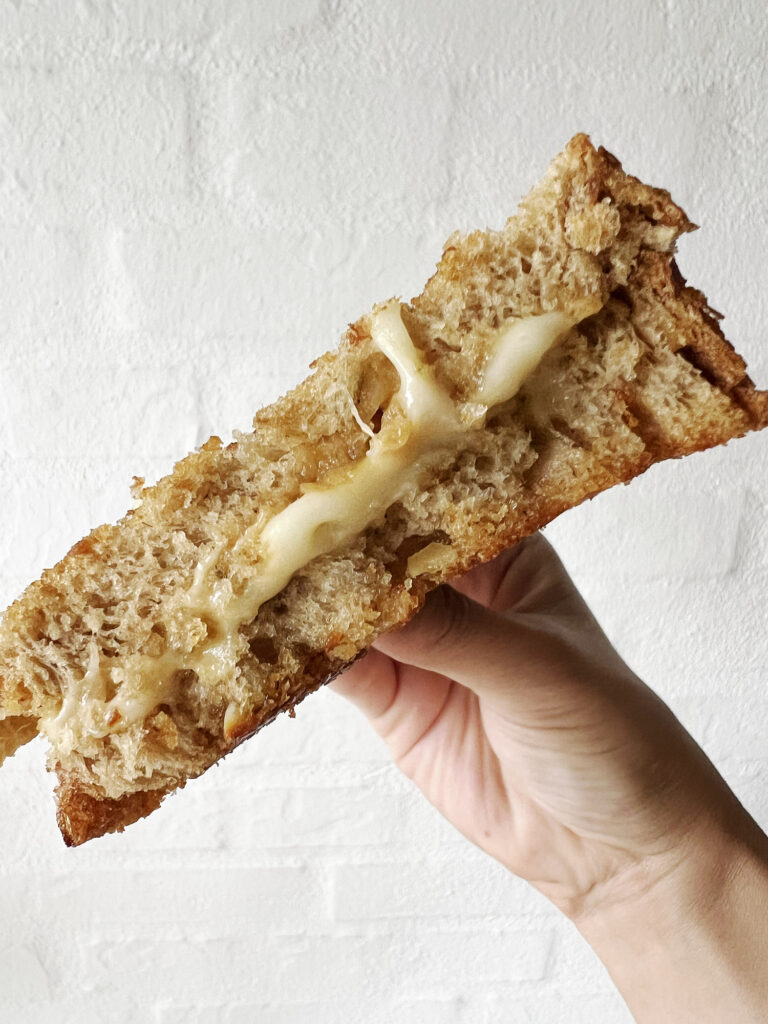 Opskrift: Grilled cheese sandwich med sennep
