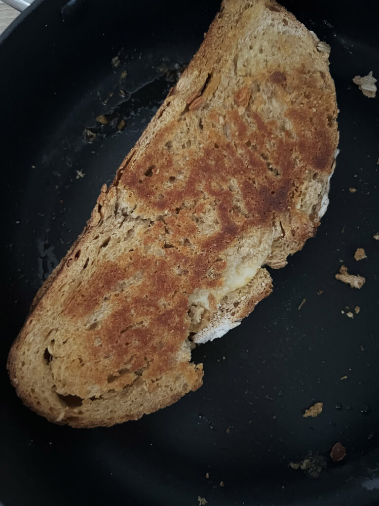 Opskrift: Grilled cheese sandwich med sennep