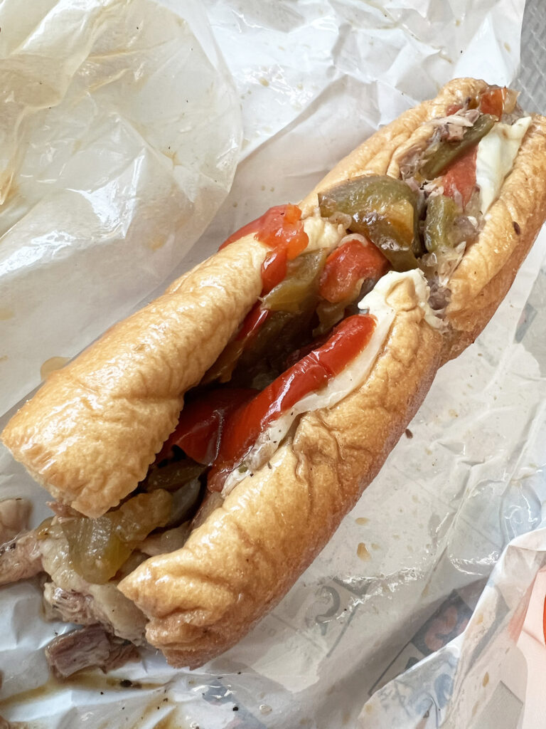 Philadelphia: Roast Pork Sandwich fra Geno’s Steaks i lufthavnen